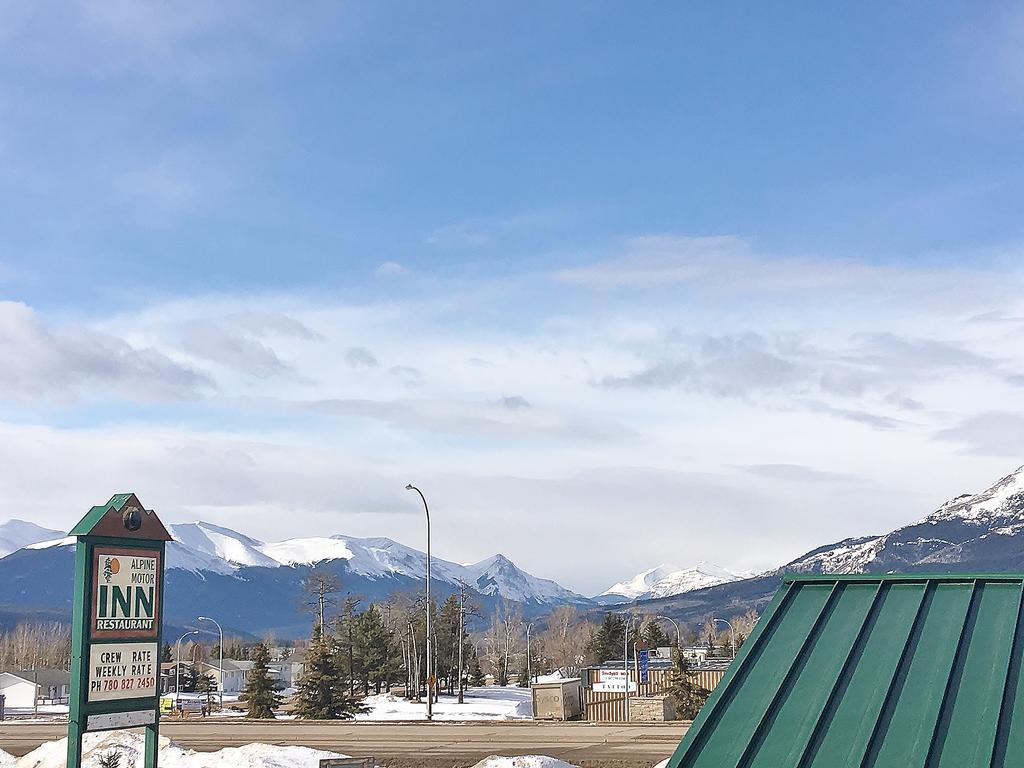 Alpine Lodge Motel&Restaurant Grande Cache Exterior foto